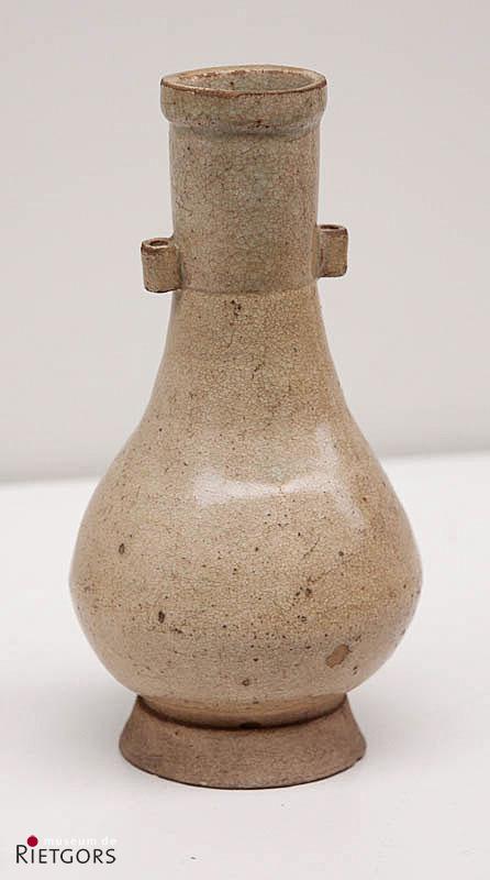 China - Een steengoed Pijlenvaasje. Sung. 18e eeuw.